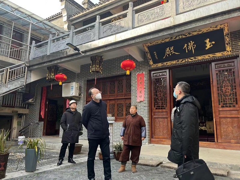 储江走访慰问宗教界代表人士并开展宗教场所安全生产检查
