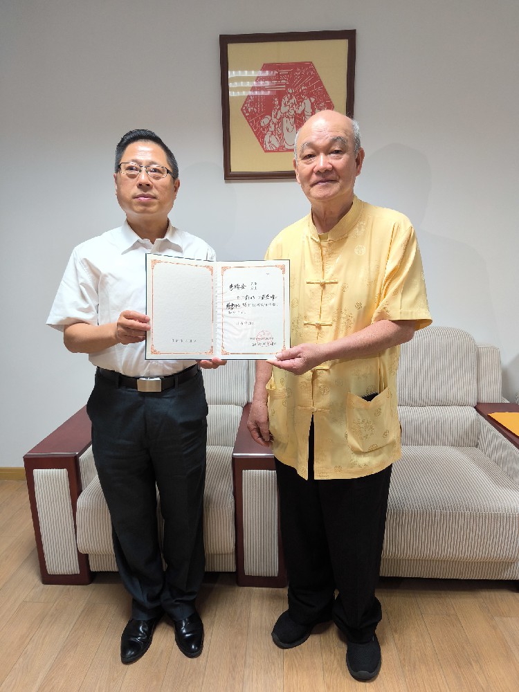 台湾画家李德安来桐参观交流